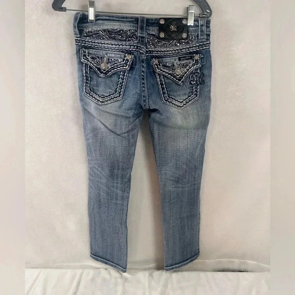 Miss Me Cuffed Capri Cropped Blue Denim Jeans Jewel Flap Back Pockets Size 25 - Picture 4 of 4